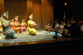 Menghadap rebab